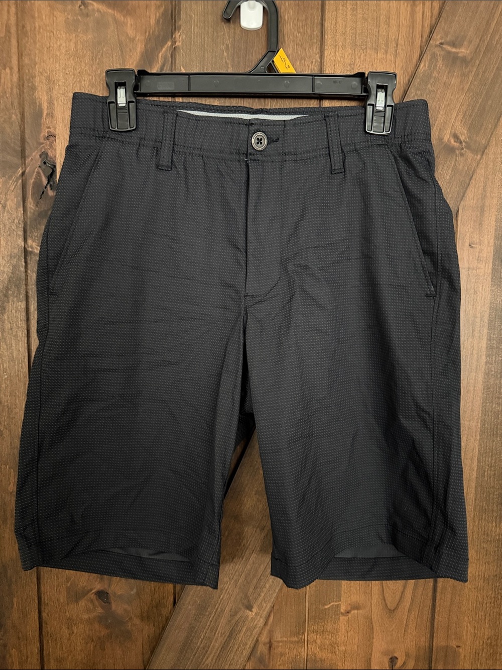 Under Armour Men's Black Textured Flat-Front Shorts